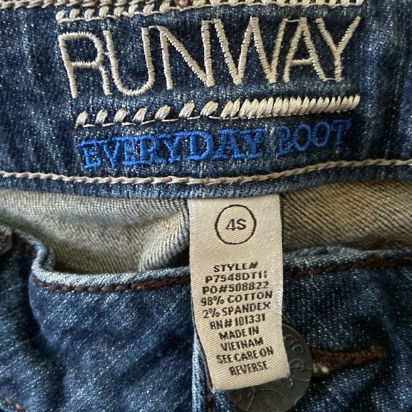 Runway Refuge Everyday Boot - Picture 4 of 6